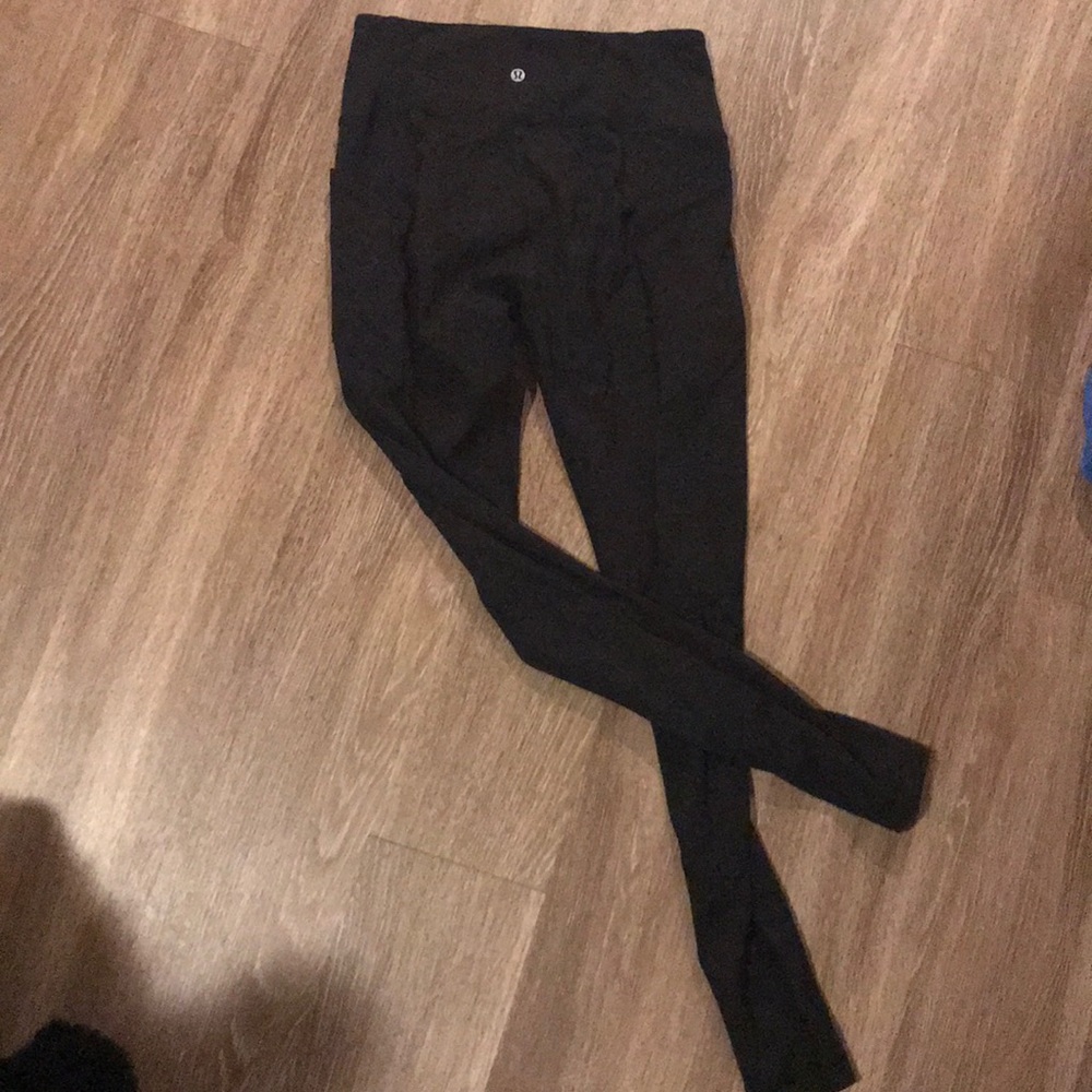Like new full length lululemon w/ pockets leggings
